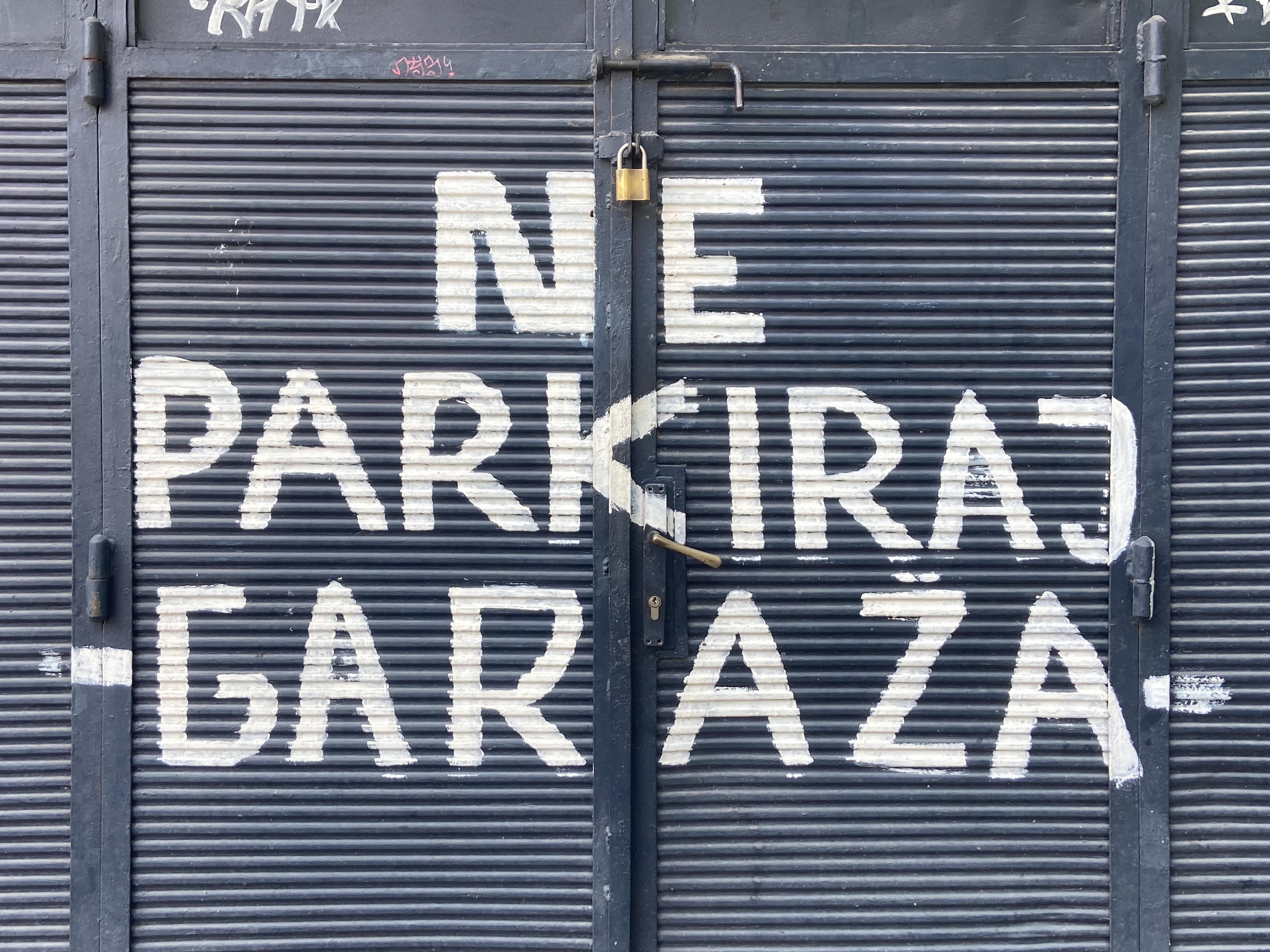 Ne Parkiraj Garaža