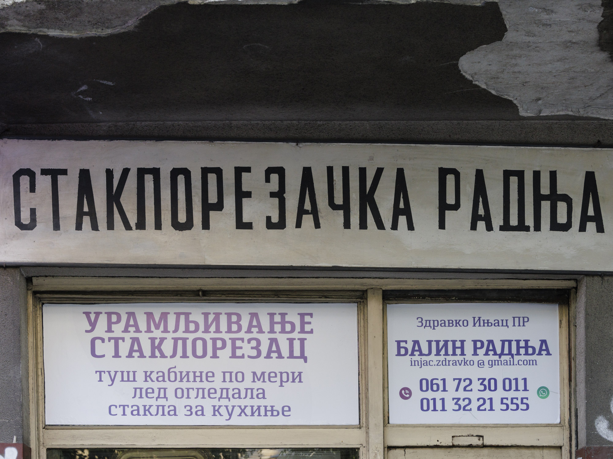 Staklorezačka Radnja